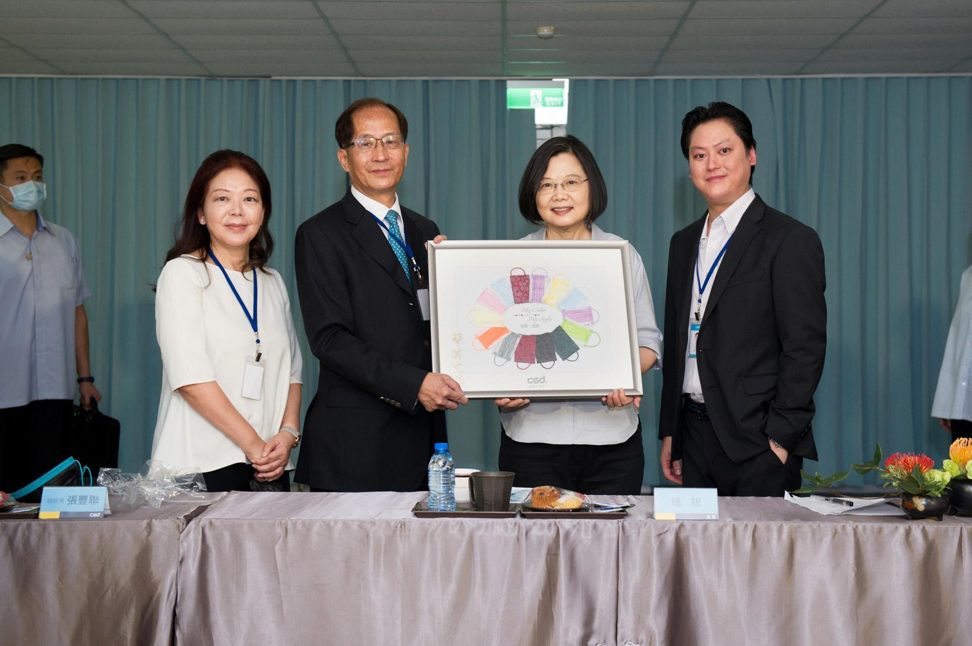 Presidenta Tsai elogia calidad y profesionalismo de CSD y lo invita a producir mascarillas alusivas